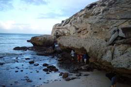 The walk to Waenhuiskrans Cave