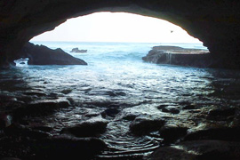 Inside Waenhuiskrans Cave