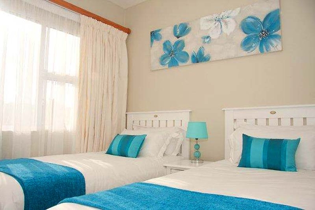 second bedroom with single beds