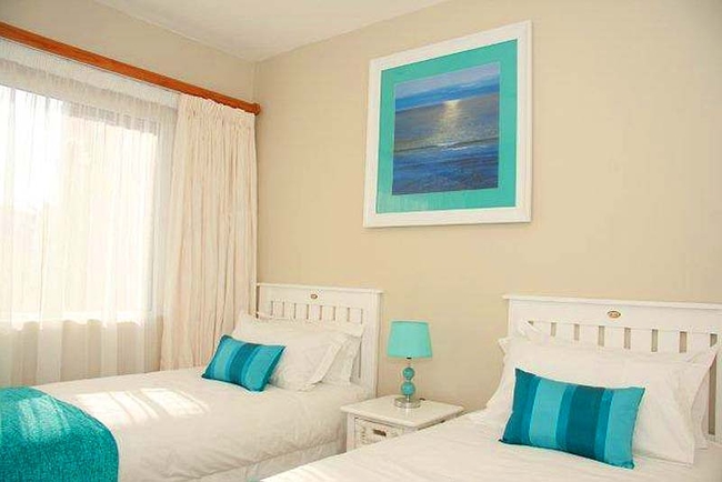 3rd bedroom with single beds