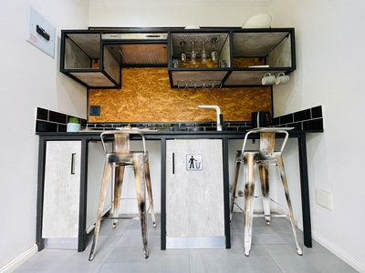 Queen Studio Apartment