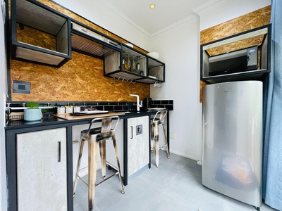 Queen Studio Apartment