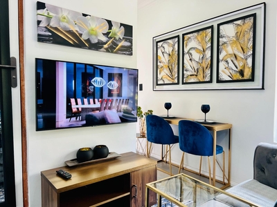 Queen Studio Apartment