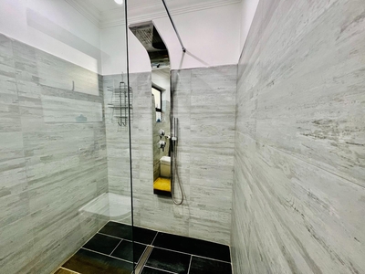 Queen Studio Apartment
