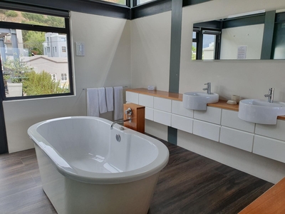 2 Bayview Terrace