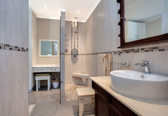 Cherry\'s walk-in shower