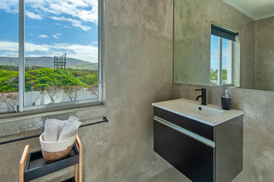 49 Whale Rock Apartment