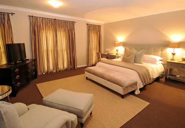 Downstairs Luxury Room with Bath