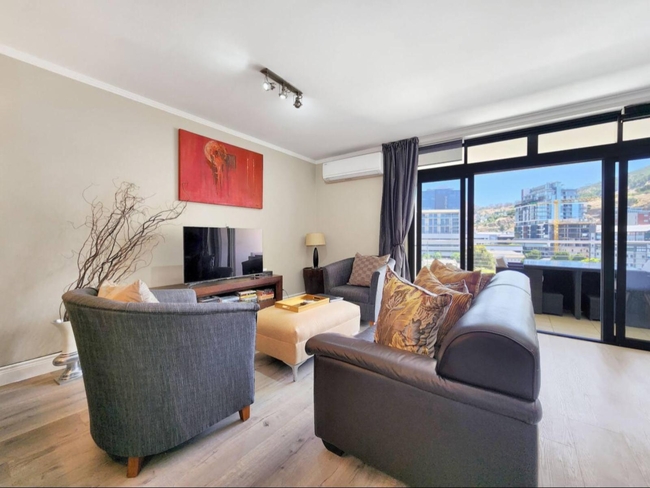 907 Quayside Apartment
