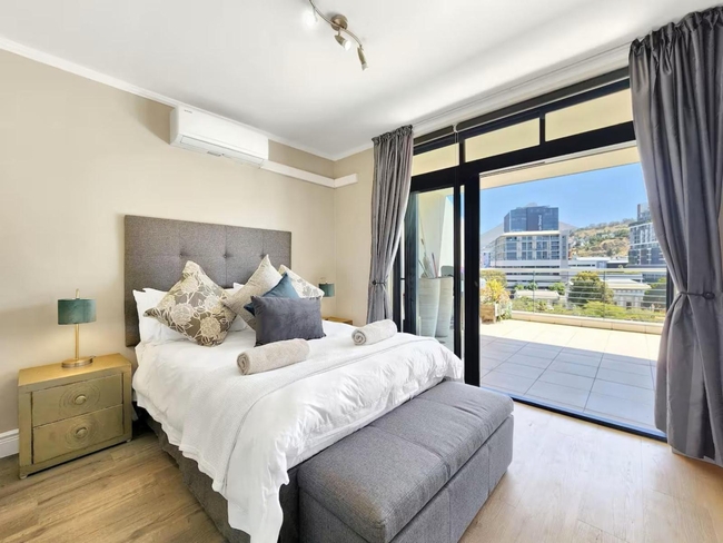 907 Quayside Apartment