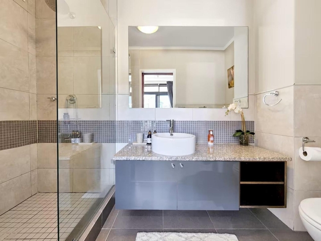 907 Quayside Apartment