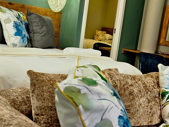 Deluxe Family Room 6 