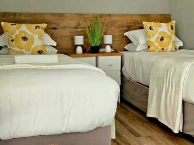 Deluxe Family Room 6 