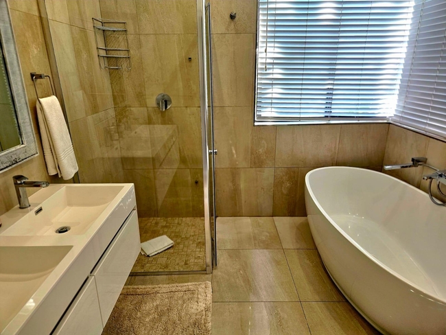 Deluxe Family Room 6 