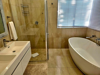 Deluxe Family Room 6 