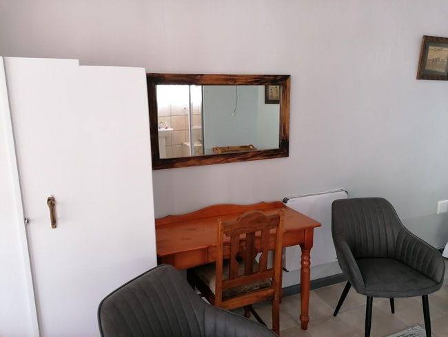 Room 6 - Queen Self Catering