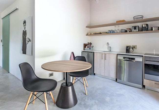 DeLuxe King Apartment Buffalo