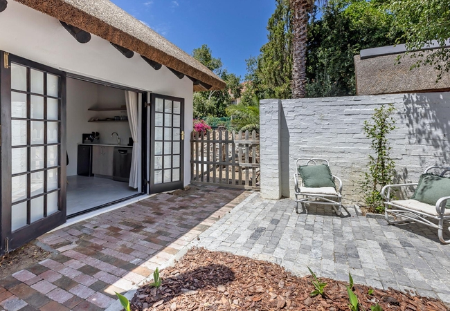 DeLuxe King Apartment Buffalo