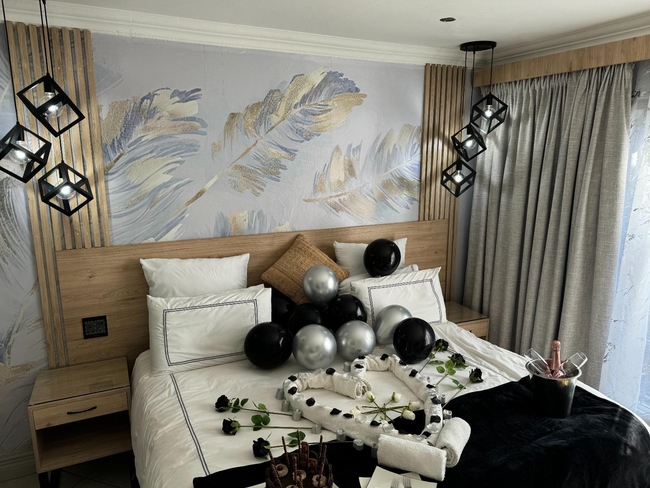 Africa Paradise OR Tambo Boutique Hotel