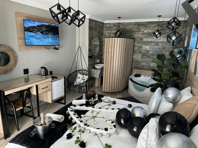 Africa Paradise OR Tambo Boutique Hotel