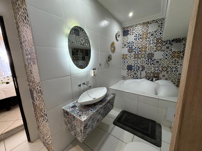 Africa Paradise OR Tambo Boutique Hotel