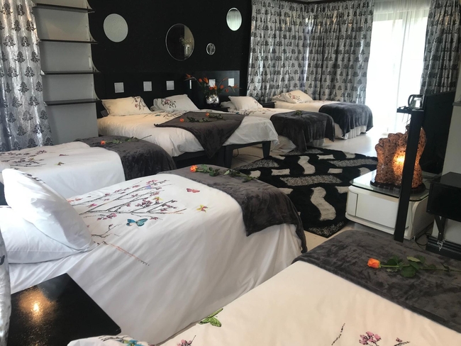 Luxury King/Twin Suite with Jacuzzi 