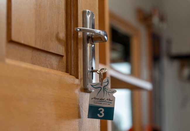 King/Twin Room (Top Floor)