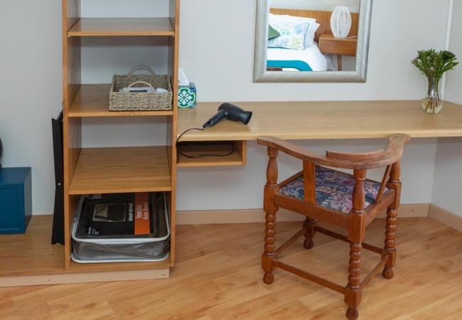 Queen with mountain view (Top Floor)