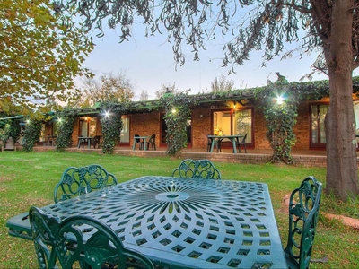 Airport Bird & Game Lodge