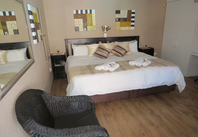 King / Twin En-Suite Room