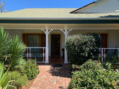 Deluxe Suite 9
