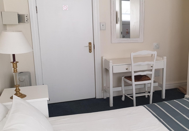 Standard Double - Communal Bathrooms