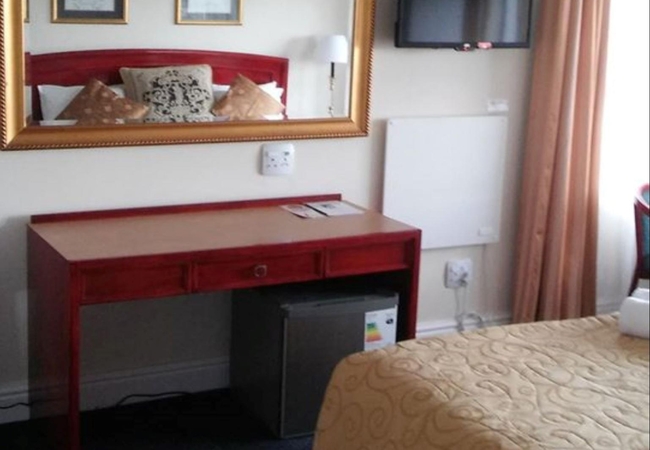 Standard Twin - Communal Bathrooms