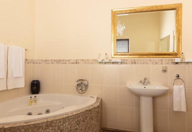 Luxury King Garden Suite