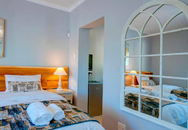 Room 4 Executive Twin with Kitchenette 