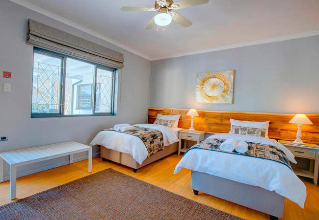 Room 4 Executive Twin with Kitchenette 