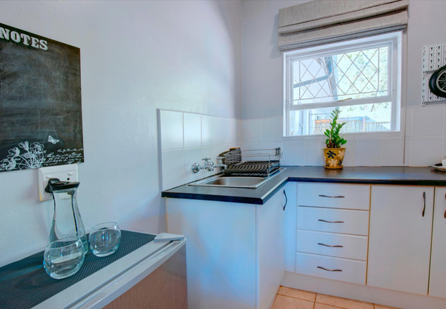 Room 4 Executive Twin with Kitchenette 