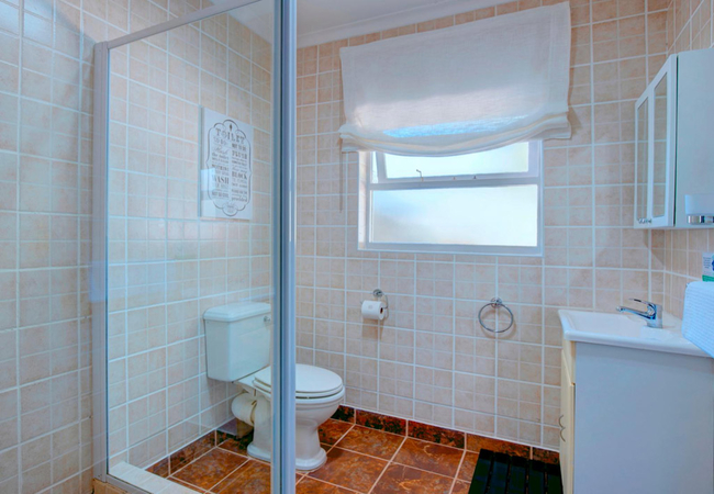 Room 4 Executive Twin with Kitchenette 