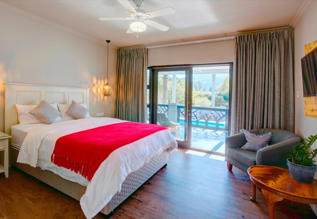 Room 2 Deluxe Queen with Single Bed