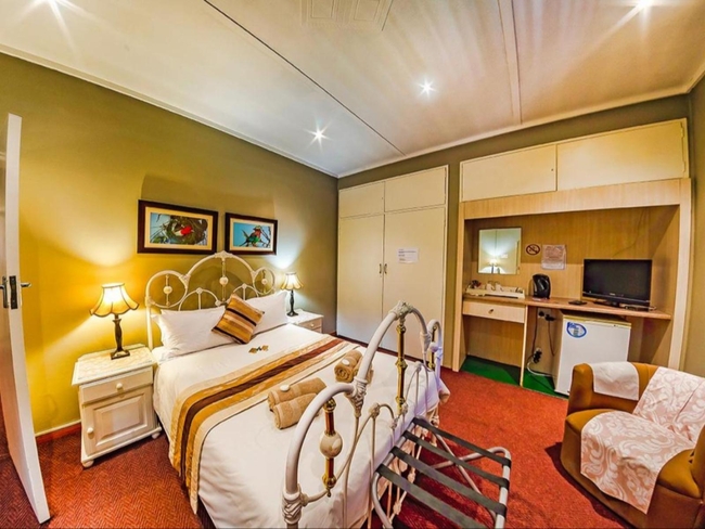 Amper Bo Guest House