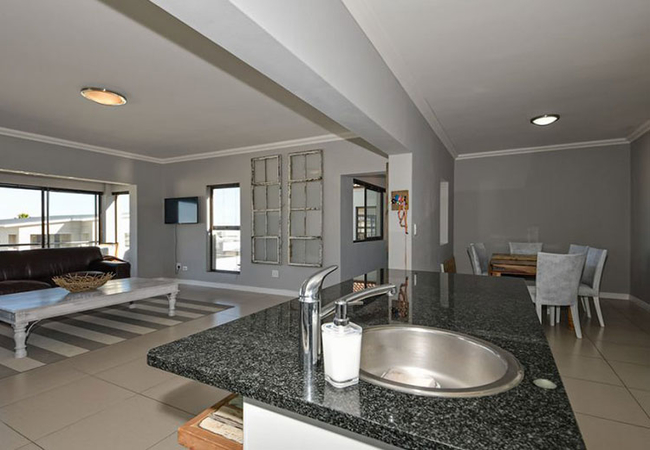 Yzer Apartment 6