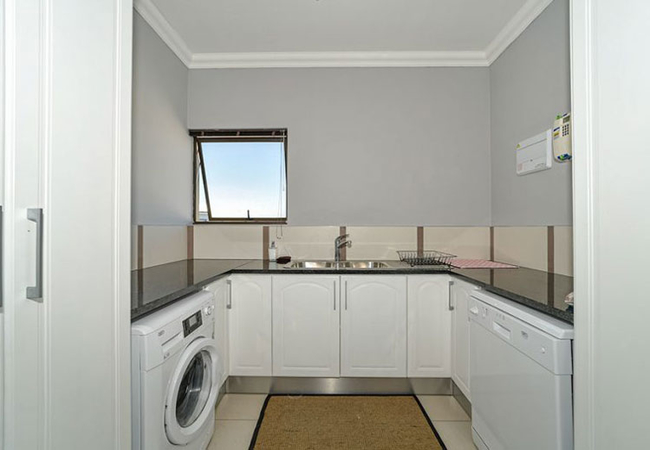 Yzer Apartment 6
