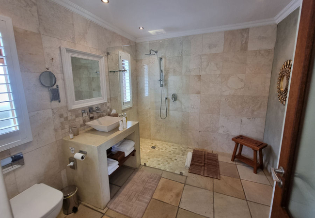 Queen Suite - Room 5