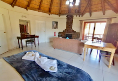 Thatched Mountain-facing Honeymoon Suite