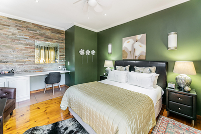 Deluxe Queen Room