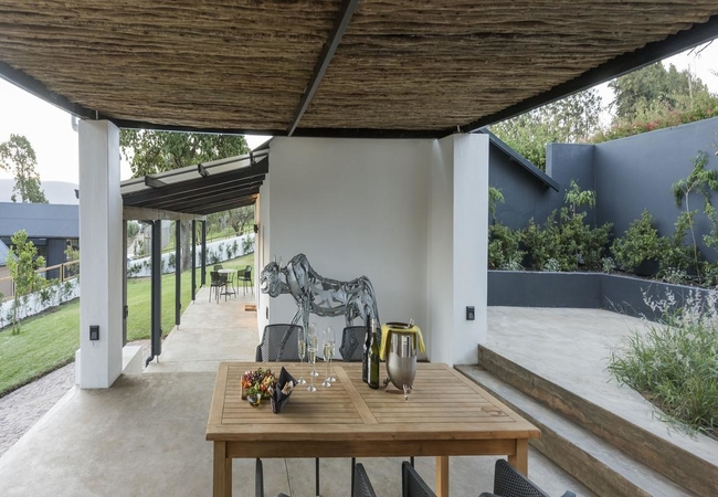 Guest dining area