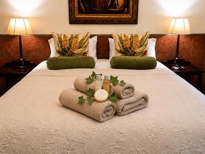 Luxury twin/king with bath and shower