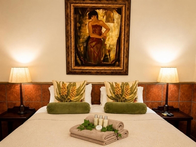 Luxury twin/king with bath and shower