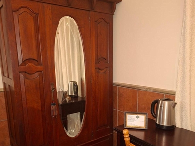 Luxury twin/king with bath and shower