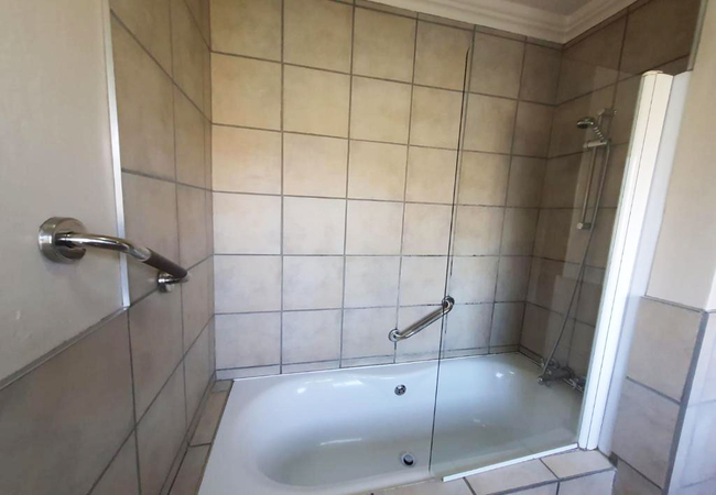 Triple Room with Bath / Shower